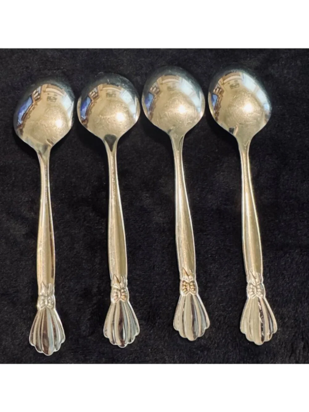 4 Oneida ALEXIS Deluxe Stainless Soup Spoons Glossy Bow Silverware Flatware